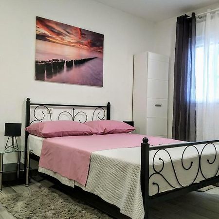 Studio Apartman Violeta II - 50M From The Beach 特罗吉尔 外观 照片