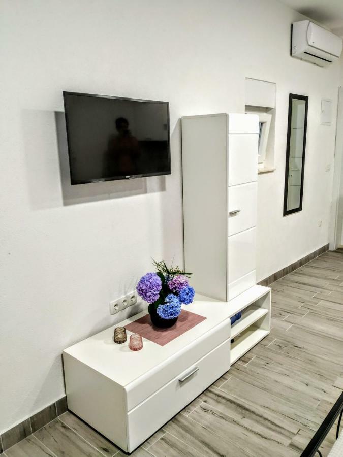 Studio Apartman Violeta II - 50M From The Beach 特罗吉尔 外观 照片
